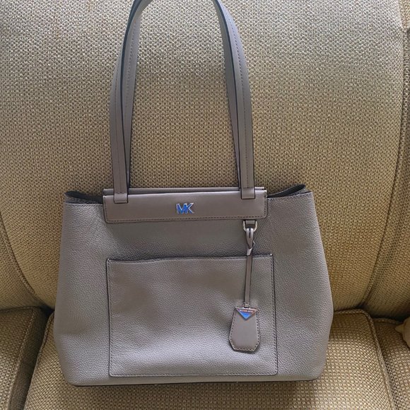 Michael Kors Tan Shoulder Bag - Picture 1 of 11